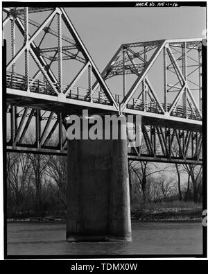 PIER DETAIL. Blick nach Nordosten. - Abraham Lincoln Memorial Bridge, Spanning Missouri River auf der Autobahn 30 zwischen Nebraska und Iowa, Blair, Washington County, NE Stockfoto