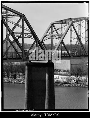 PIER DETAIL. Blick nach Südwesten. - Abraham Lincoln Memorial Bridge, Spanning Missouri River auf der Autobahn 30 zwischen Nebraska und Iowa, Blair, Washington County, NE Stockfoto