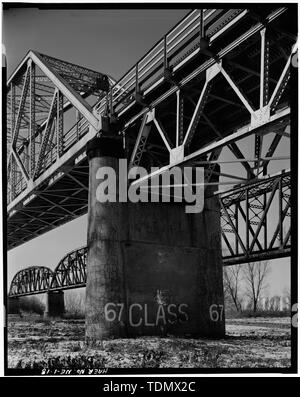 PIER DETAIL. Blick nach Nordwesten. - Abraham Lincoln Memorial Bridge, Spanning Missouri River auf der Autobahn 30 zwischen Nebraska und Iowa, Blair, Washington County, NE Stockfoto