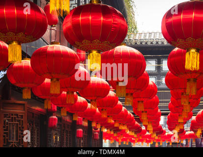 Laternen hängen an jinli Alte Straße in Chengdu, Sichuan Stockfoto