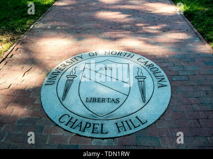 Gravierter Stein an der Universität von Nord-Carolina, Chappel Hill, Charlotte, USA Stockfoto