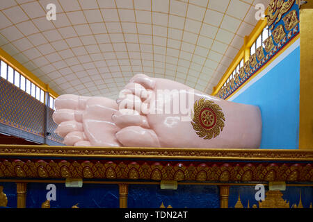 Die untere große Füße des Buddha an der liegende Buddha Tempel in Georgetown, Penang, Malaysia. Stockfoto