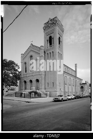 Blick auf die Karlskirche Blick nach Süden auf Dexter Street in der Nähe der Waffenkammer (Hinweis - vergleichbare Architektur zum Zeughaus) - Cranston Street Armory, Cranston Street, Vorsehung, Providence County, Rhode Island; William R. Walker und Sohn, Preis, Virginia B, Sender Stockfoto