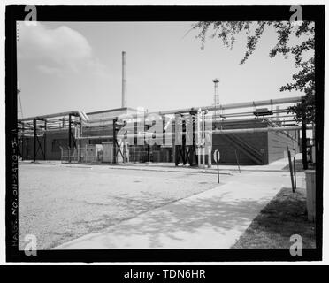 Blick von der nordwestlichen Ecke auf der Suche nach Südosten - Abteilung Energie, Damm, Wartung Gebäude (M-Gebäude), ein Damm Straße, Miamisburg, Montgomery County, OH Stockfoto