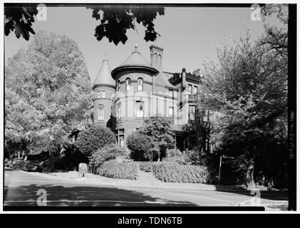 Perspektivische Ansicht des West Tower und South Elevation, von Südwesten nach Nordosten - W. Taylor Birch House suchen, 3099 Q Street, Northwest, Washington, District of Columbia, DC Stockfoto