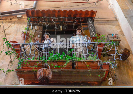 Krippenstrasse, die Via San Gregorio Armeno, Neapel, Italien Stockfoto
