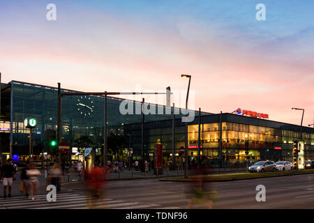 Wien, Wien: Bahnhof und der U-Bahnstation Praterstern in 02. Leopoldstadt, Wien, Österreich Stockfoto