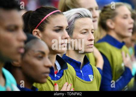 16. Juni 2019 Paris, Frankreich Fußball Frauen WM Frankreich 2019: USA v Chile Megan Rapinoe (USA) (15) Während der Nationalhymne nicht singen Stockfoto