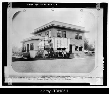 Fotokopie des ursprünglichen Benutzer Foto (aus original Drucken in der Umatilla Projekt Geschichte 1920, bei nationalen Archiven, Rocky Mountain Region, Denver, Colorado) Fotograf unbekannt, Ca. 1920. Project Office und Mitarbeiter - Lesen von links nach rechts - Una H. Keck, Geo. C. Patterson, Michael Schilling, Maurice D. Scroggs, Carl M., Chas. Voyen Taylor, C.D. Porter - ehemalige Umatilla Projekt zentrale Gebäude, Büro, Freinsheim, Umatilla County, ODER Stockfoto