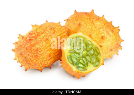 Kiwano oder gehörnte Melone auf weißem Hintergrund Stockfoto