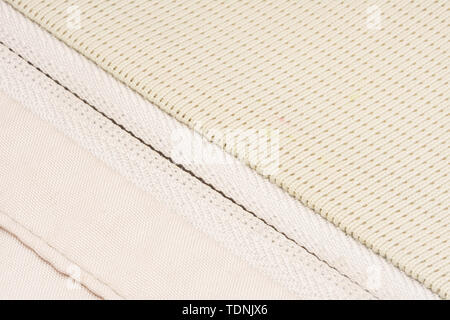 Reißverschluss im weißen Sport Rucksack. Sporttasche Zubehör Hintergrund Stockfoto