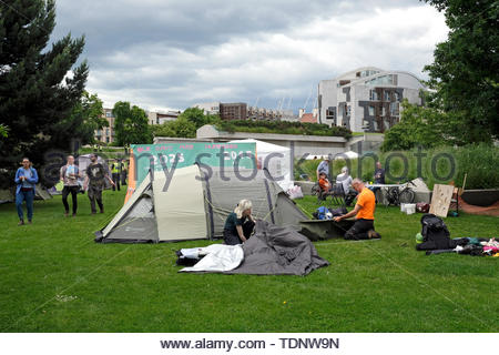 Holyrood Rebellenlager, gehostet vom Aussterben Rebellion Schottland auf dem Gelände des Holyrood Park außerhalb des schottischen Parlaments von Sonntag, 16. bis Donnerstag, 20. Juni, das ist die Reduzierung des CO2-Ausstoßes führen zu markieren, und der Druck auf die Politiker, die das Klima Bill auf dem 18. und 25. Juni Debatte zu halten. Quelle: Craig Brown Stockfoto