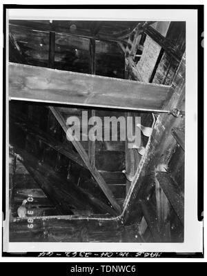 Fotokopie des Foto (von der Planung Ressourcen Datei, 3. Oktober 1989) GLOCKE GLOCKENTURM DACHSTUHL UND UHR DREHMECHANISMUS - Crestline Rathaus, Bucyrus und Thoman Straßen, Crestline, Crawford County, OH Stockfoto