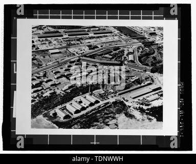 Fotokopie des Foto, 14 ND PHOG Nr. N.H.; 82816 US Navy Foto, circa 1945.; ANTENNE MAKALAPA VERWALTUNG SIND IM ZWEITEN WELTKRIEG, von der National Park Service, U.S.S. Arizona Memorial, 14 Naval Bezirk Foto Sammlung. - U.S. Naval Base, Pearl Harbor, Makalapa Makalapa Support, Administration, Pearl City, Honolulu County, HI Stockfoto