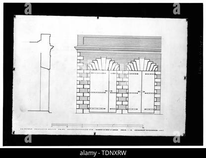 Die fotokopie einer gemessenen Zeichnung (Original im Besitz des Kunstakademeits (Königliche Akademie der Schönen Künste), Kopenhagen, Dänemark, 1961) ABSCHNITT DURCH STRASSE FASSADE UND DETAIL DER STRASSE HÖHE - Dronningensgade 25 B (Haus), Charlotte Amalie, St. Thomas, VI Stockfoto