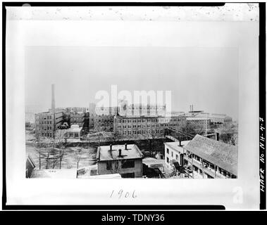 Die fotokopie einer Foto (original Drucken in der Sammlung des Claremont historische Gesellschaft) 1906, Fotograf unbekannt ANSICHT DER SULLIVAN MACHINERY COMPANY AUS DEM ZUCKER FLUSS, Blick nach Süden. - Sullivan Machinery Company, Hauptstraße zwischen Pearl und Wasser Straßen, Claremont, Sullivan County, NH Stockfoto