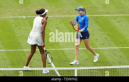 Venus Williams der USA und Großbritanniens Harriet Dart im Doppel bei den Frauen während der Tag drei der Natur Tal Klassiker an Priorat Club Edgbaston, Birmingham. Stockfoto