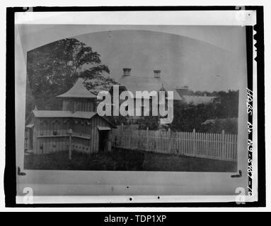 Fotokopie des historischen Foto (Original in der Sammlung der Bibliothek am Vassar College) BLICK VON DER SEITE UND DEN WICHTIGSTEN ERHEBUNGEN mit Nebengebäude in Vordergrund - Federseite, Akademie Street, Poughkeepsie, Dutchess County, NY Stockfoto