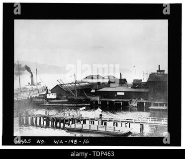 (Original drucken, Wallie V. Funk Sammlung.) Fotograf unbekannt. In Anacortes American, 19. März 1914 veröffentlicht, "Curtis Wharf Unternehmen die Griffe der Stadt umfangreiche Seeverkehr." Blick nach Nordosten. Im Vordergrund die Standard Oil Dock; dahinter, die Westseite der wichtigsten Dock. In der Mitte, Westfassade, Heu und Getreide Lager (Abfüllung funktioniert noch nicht gebaut.) Nach rechts, Futtermühle. Hinweis Kohle bin an der nordwestlichen Ecke des Heu und Getreide Lager. - Curtis Wharf, O und Zweiten Straßen, Anacortes, Skagit County, WA; Maul, David, Sender Stockfoto