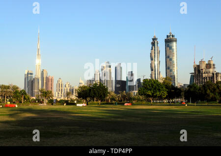 Blick auf Burj Khalifa und anderen Gebäuden in der Innenstadt von Dubai, Vereinigte Arabische Emirate Stockfoto