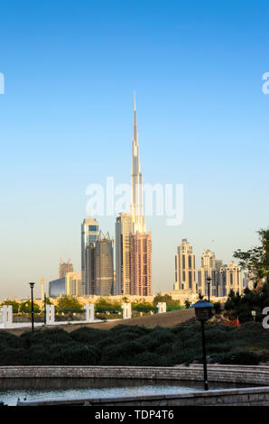 Blick auf Burj Khalifa und anderen Gebäuden in der Innenstadt von Dubai, Vereinigte Arabische Emirate Stockfoto