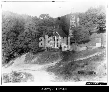 Fotokopiert 1973 original von Albert M. Stiles, Jr., Parkersburg, WV, 1907 besessen. Die alten Stiles Haus Blick nach Osten. - Westen Oil Company endlose Kabel Pumpstation, U.S. Route 50 (Vulkan Nähe), Petroleum, Ritchie County, WV; Stiles, W C Stockfoto