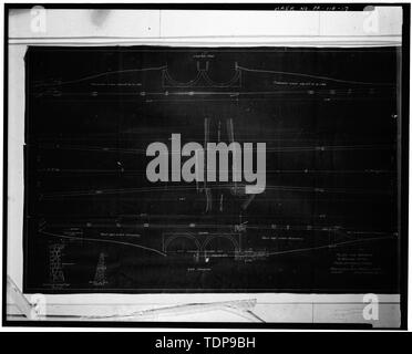Fotokopie der Brücke zeichnen, 1918 (Original im Besitz von Montgomery County Archiv Office) OST UND WEST ELEVATION, PLAN FÜR DIE REPARATUR - Allentown Straße Brücke, Spanning Skippack Creek auf Allentown Straße, Franken, Montgomery County, PA; Cresson, James; Gerade, William; Pennsylvania Verkehrsministerium; Moore, William; Pennemen, Robert; Houpt, Ezechiel; Houpt, Jesaja B; Hagey, Henry; Spero, Paula A, C, Auftragnehmer; Shelley, Robert C, Fotograf Stockfoto
