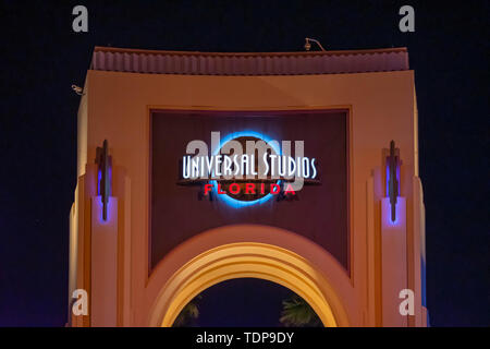 Orlando, Florida. 21. Mai 2019. Blick von oben auf die Universal Studios arch in der Nacht in der City Walk in Universal Studios Area. Stockfoto