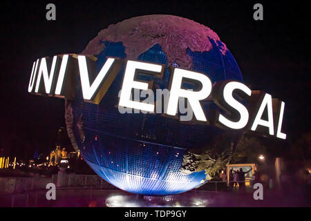 Orlando, Florida. 21. Mai 2019. Universal Studios Welt Sphäre auf Nacht Hintergrund bei City Walk in Universal Studios Area Stockfoto