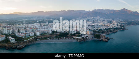 Luftpanorama von Nerja, Spanien Stockfoto