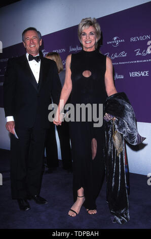 Dezember 09, 1998, Los Angeles, CA, USA; Schauspielerin Linda Gray @ 1998 das Feuer & Eis Ball.. (Bild: Chris Delmas/ZUMA Draht) Stockfoto