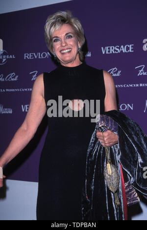 Dezember 09, 1998, Los Angeles, CA, USA; Schauspielerin Linda Gray @ 1998 das Feuer & Eis Ball.. (Bild: Chris Delmas/ZUMA Draht) Stockfoto