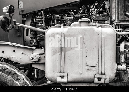 Motormotor eines alten Traktors. Stockfoto