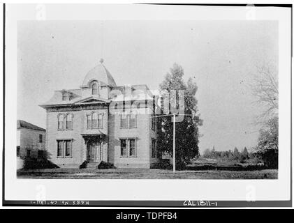 (Von San Francisco Examiner Bibliothek, San Francisco, Kalifornien, 1905) Fotograf unbekannt, Datum unbekannt Exterieur, ALLGEMEINE ANSICHT DER FASSADE UND RECHTE SEITE - Marysville High School, Marysville, Yuba County, CA Stockfoto