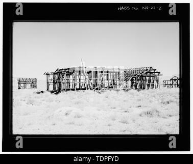 (Original Foto-Negative auf der Remote Sensing Laboratory, Nellis Air Force Base, Las Vegas, Nevada, gelegen). David Wehner, EGandG fotografische Dienstleistungen, Fotograf, 13. Oktober 1992. Globale Sicht der japanischen Dorf, nach Norden - Nevada Test Site, japanischen Dorf, Bereich 4, Yucca,4-04 Road in der Nähe von Rainier Mesa Road, Quecksilber, Nye County, NV Stockfoto