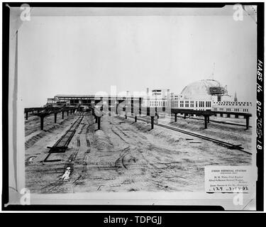 Brunnen und Kaskade, BLICK NACH OSTEN VON DER DRITTEN EBENE VON TERMINAL-Cincinnati Union Terminal, 1301 Western Avenue, Cincinnati, Hamilton County, OH Stockfoto