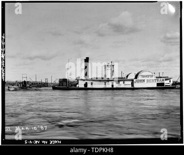 Original Negativ in den Besitz des John R. Morison, Peterborough, New Hampshire. Fotograf vom 16. März 1887 unbekannt. STEAMER JOHN BERTRAM MIT PNEUMATISCHER AUSRÜSTUNG LASTKAHN AUF PIER III - rulo Brücke, Spanning Missouri River, Rulo, Richardson County, NE Stockfoto