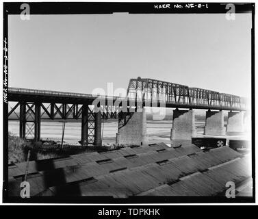 Original Negativ in den Besitz des John R. Morison, Peterborough, New Hampshire. Fotograf unbekannt, ca. 1887. Süden und Westen WEB PORTAL DER BRÜCKE - Omaha Bridge, Spanning Missouri River, Omaha, Douglas County, NE Stockfoto