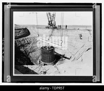 Fotografische Kopie von Foto (Ca. 1962, original Drucken im Besitz von Peter Kiewit Söhne Co., Omaha, Nebraska) Fotograf unbekannt. Blick auf Launch tube Formular eingefügt in den Boden - Ellsworth Air Force Base, Delta Flug, 10 km Radius um Exit 127 off Interstate 90, Innenraum, Jackson County, SD; Hess, Roise und Unternehmen, Auftragnehmer; Wegman-French, Lysa, Sender; Lyon, Robert, Fotograf; Lauber, John W, Historiker Stockfoto