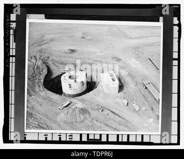 Fotografische Kopie von Foto (Ca. 1962, original Drucken im Besitz von Peter Kiewit Söhne Co., Omaha, Nebraska) Fotograf unbekannt. Blick von oben der Startrampe, Launch Support Gebäude auf der rechten Seite - Ellsworth Air Force Base, Delta Flug, 10 km Radius um Exit 127 off Interstate 90, Innenraum, Jackson County, SD; Hess, Roise und Unternehmen, Auftragnehmer; Wegman-French, Lysa, Sender; Lyon, Robert, Fotograf; Lauber, John W, Historiker Stockfoto