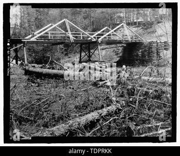Fotografische Kopie von Foto, Fotograf unbekannt, 29. Mai 1911 (original Drucken bei US-Büro der Reklamation oberen Columbia Bereich Büro, Yakima, im Bundesstaat Washington). Brücke über den Fluss zu DAM-Dam Kachess, Cutoff Kanal und Krippe Strukturen, kachess Fluss, 1,5 Meilen nördlich der Interstate 90, Easton, Kittitas County, WA Stockfoto