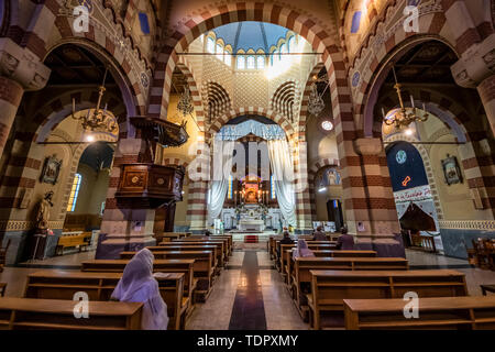 Innenansicht der Kirche Unserer Lieben Frau vom Rosenkranz (allgemein die Kathedrale genannt), Asmara, Eritrea Stockfoto