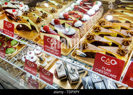 Miami Beach, Florida, North Beach, CAO Bakery & Cafe Cuban American, innen, Kuchenscheiben, Display, Käsekuchen, Torte, Süßigkeiten, Zuckerdesserts, Kaffee Stockfoto