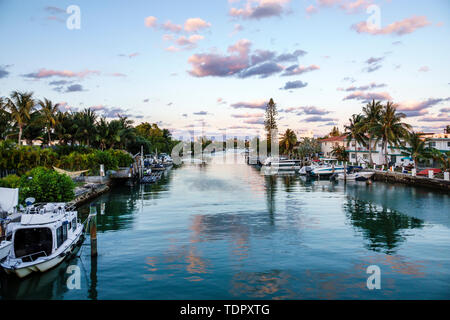 Miami Beach Florida, North Beach, Normandy Shores Isles, Häuser am Meer in der Normandie, Docks, Boote, FL190424017 Stockfoto