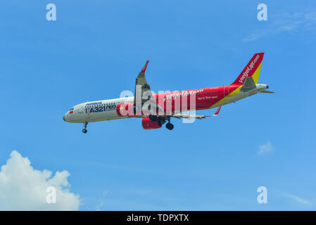 Saigon, Vietnam - May 16, 2019. VN-A646 VietJetAir Airbus A321 NEO Landung am Flughafen Tan Son Nhat (SGN). Stockfoto