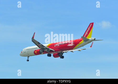 Saigon, Vietnam - May 16, 2019. VietJet Luft VN-A637 (Airbus A321) Landung am Flughafen Tan Son Nhat (SGN). Stockfoto