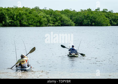 Sanibel Island Florida, J.N. Ding Darling National Wildlife Refuge, Umweltschutzausbildung, Wildlife Drive Trail, Kajak, Fischer, Rudern, adu Stockfoto