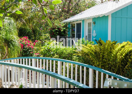 Captiva Island Florida,'Tween Waters Inn Island Resort & Spa, Hotelhotels Unterkunft Inn Motel Motels, Garten, Cottage Bungalow, Holzbrücke, tropisches Foli Stockfoto