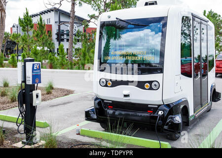 Babcock Ranch Florida, Master geplante Gemeinde erste solarbetriebene Stadt, saubere erneuerbare Energie, autonomes elektrisches Fahrzeug, Ladestation, FL19051001 Stockfoto