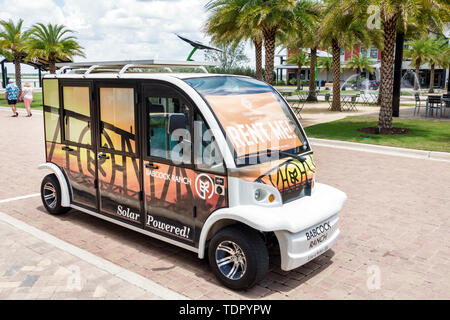 Babcock Ranch Florida, Master geplante Gemeinschaft erste solarbetriebene Stadt, saubere erneuerbare Energie, Solar-betriebene klimatisierte komplett elektrische Golfwagen, re Stockfoto